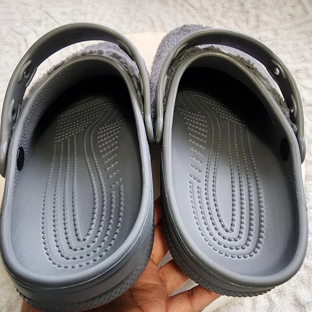 Crocs Classic Fuzz Mania Unisex Faux Fur Clogs Size Men's 9 Women's 11 Grey - Picture 5 of 11